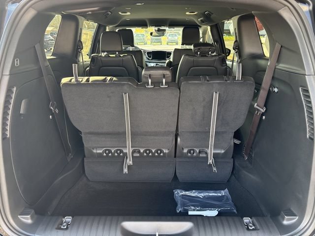 New 2026 Chrysler Pacifica Select w/ S Appearance Package FWD image 18