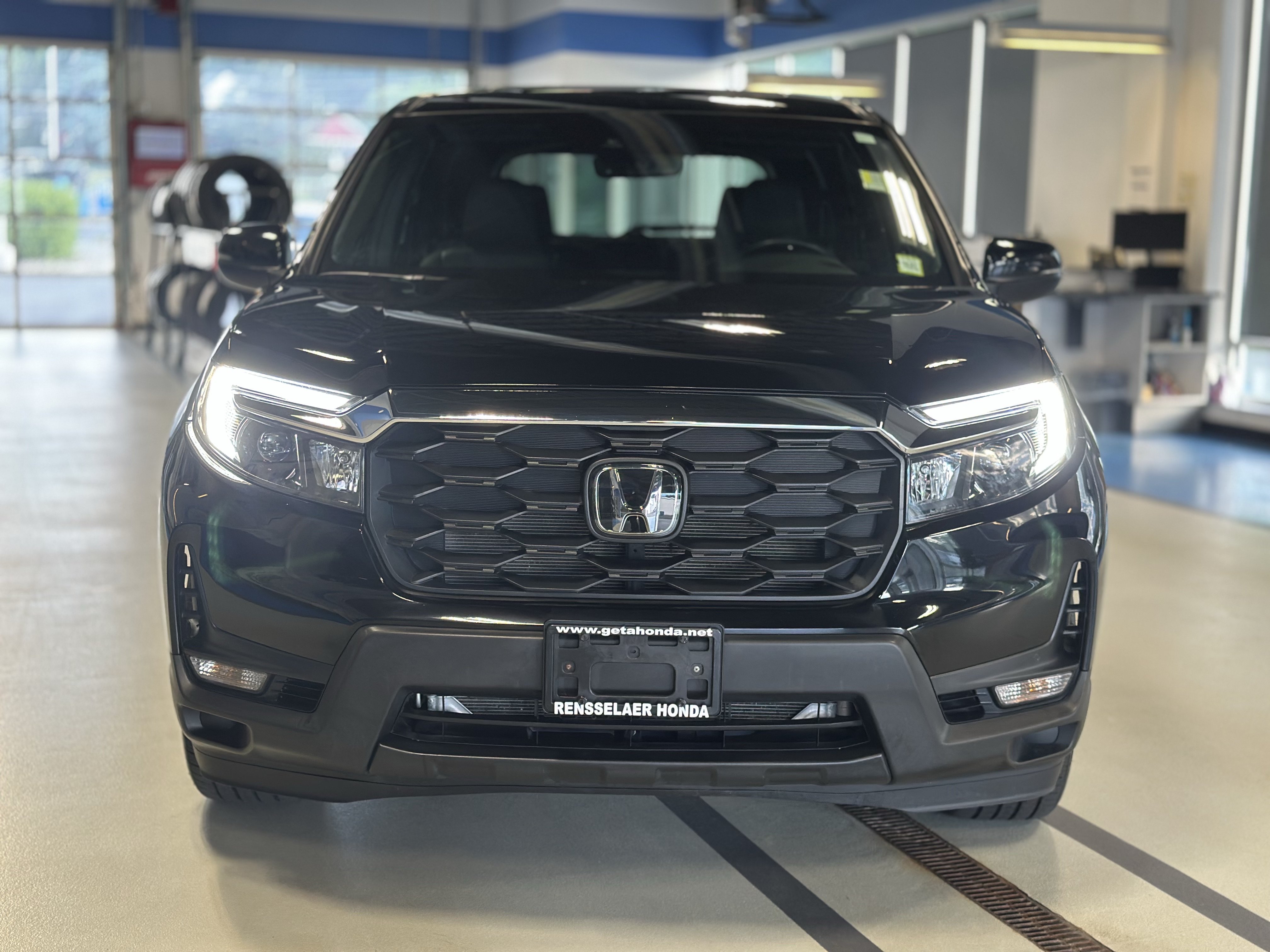 Used 2023 Honda Passport EX-L image 3