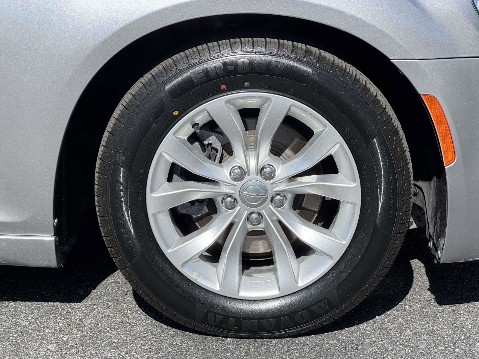 Used 2016 Chrysler 300 Limited RWD image 7