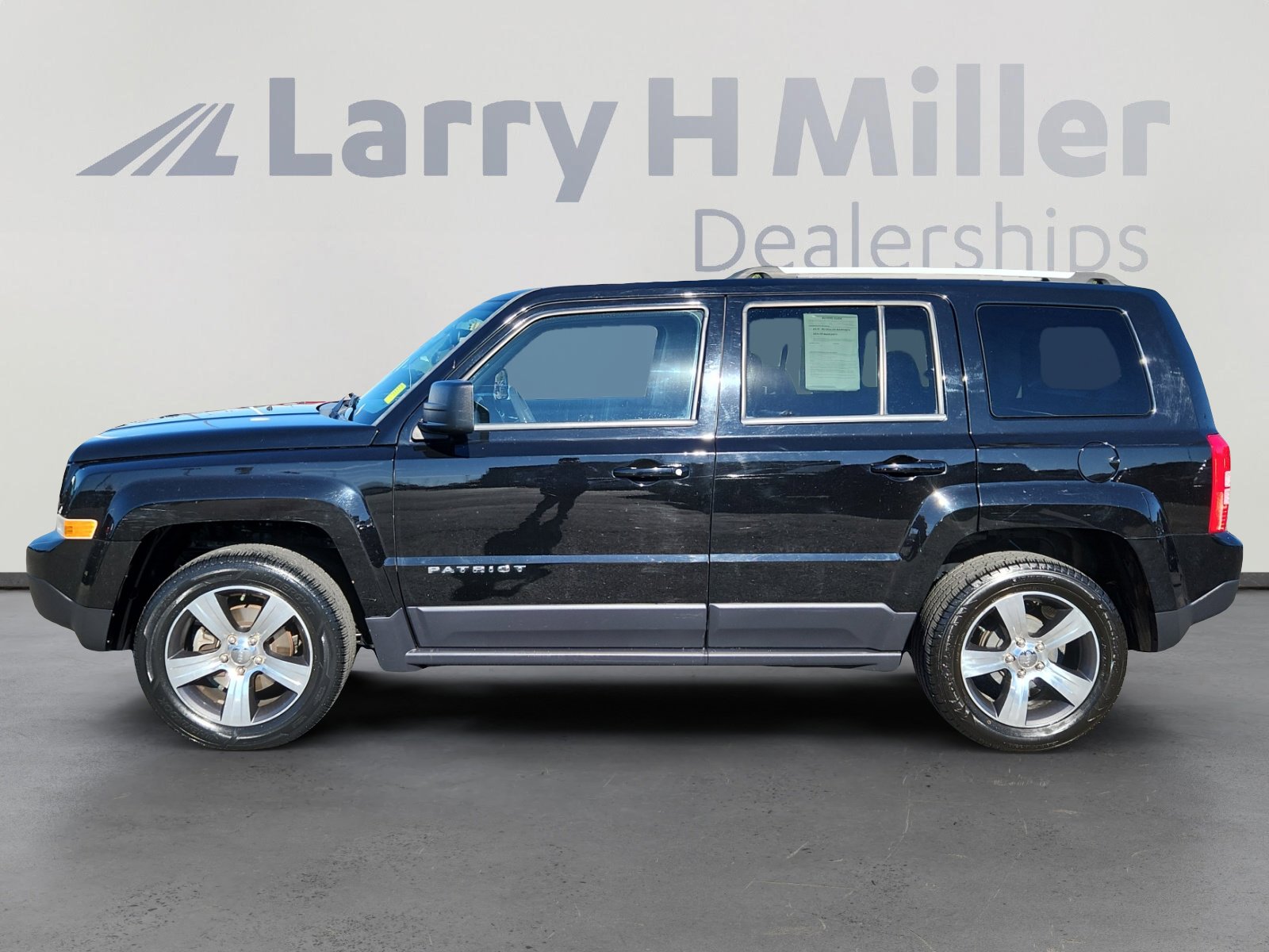 Used 2016 Jeep Patriot High Altitude image 2