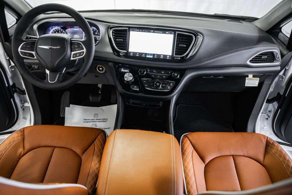 New 2026 Chrysler Pacifica Pinnacle image 18