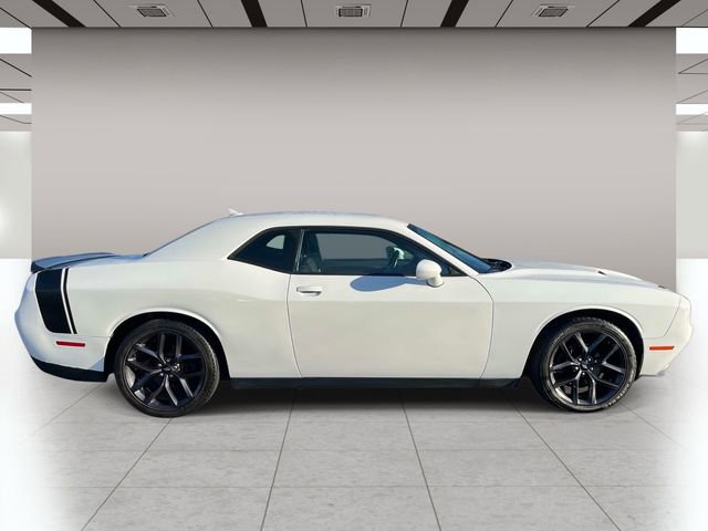 Used 2019 Dodge Challenger SXT w/ Driver Convenience Group image 2