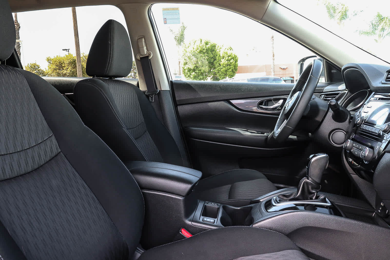 Used 2017 Nissan Rogue SV FWD image 26
