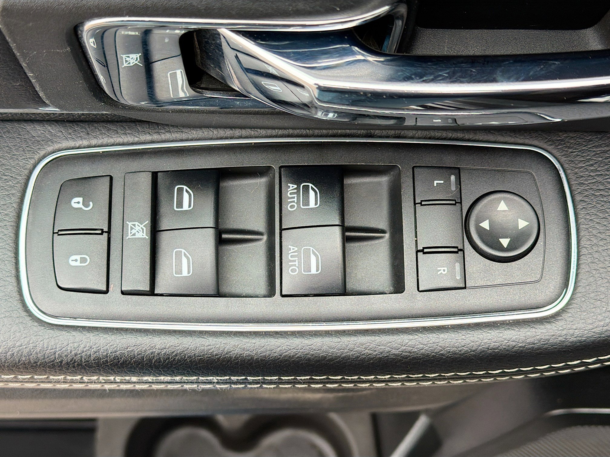 Used 2018 RAM 1500 Laramie w/ Convenience Group AWD/4WD image 15