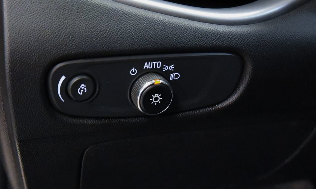 Used 2023 Chevrolet Malibu LT FWD image 16