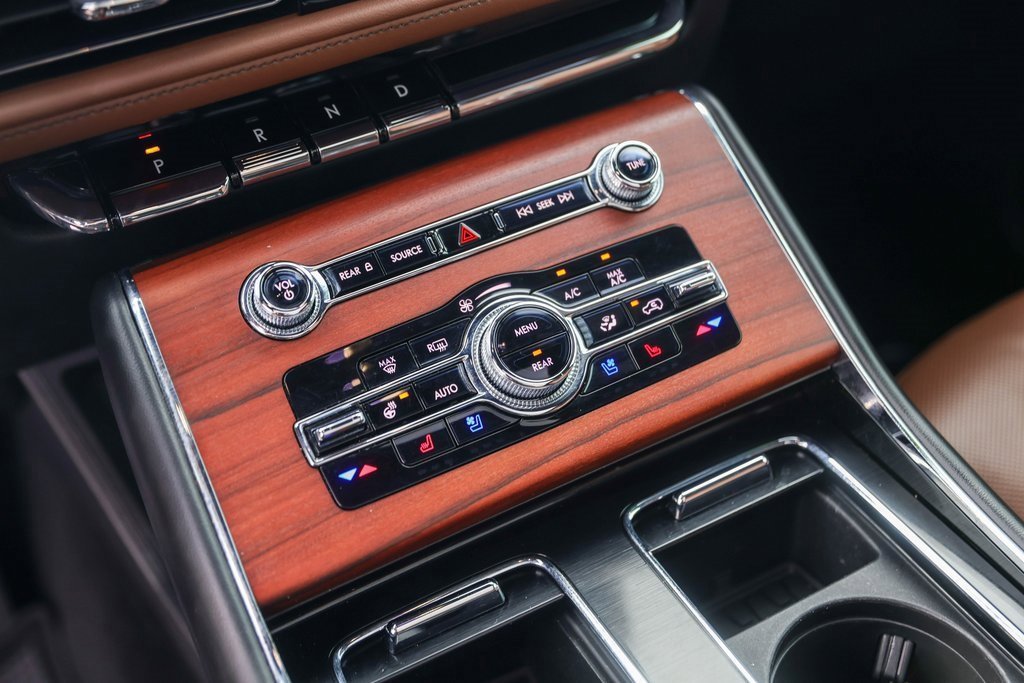 Used 2022 Lincoln Aviator Reserve w/ Equipment Group 201A image 18