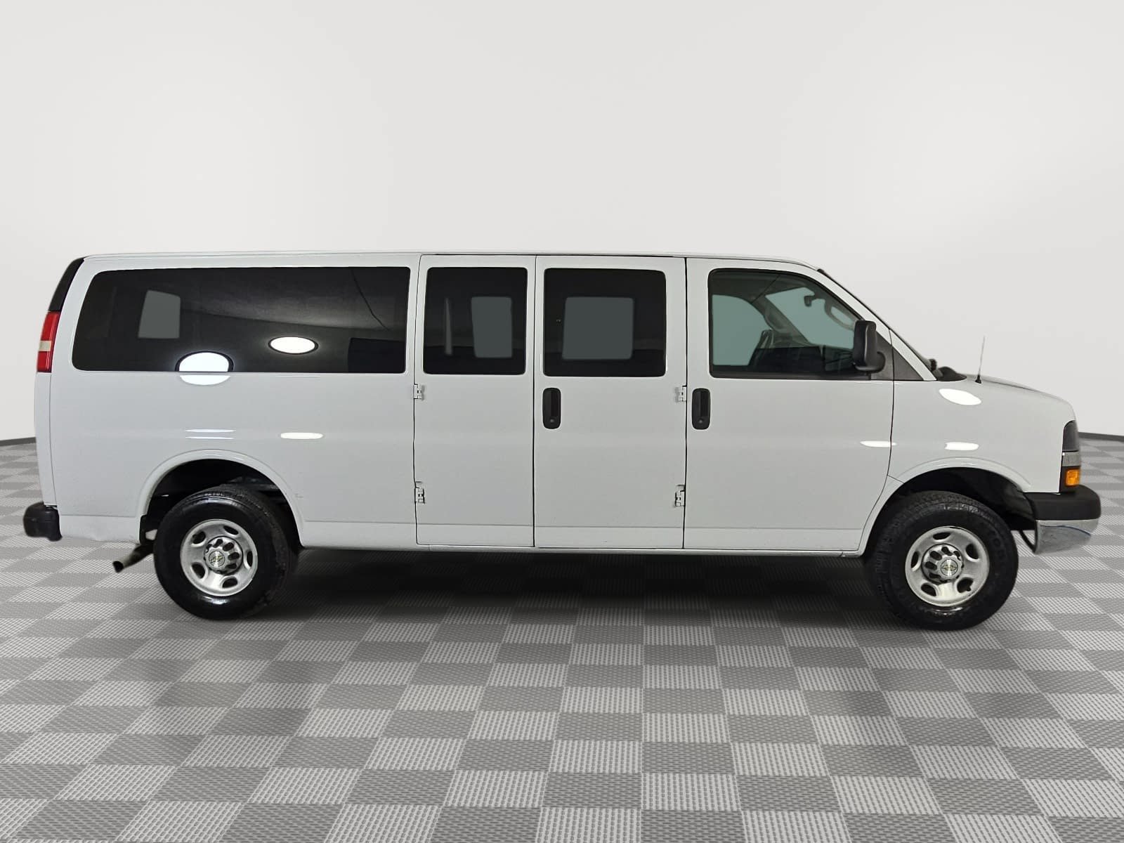 Used 2024 Chevrolet Express 3500 LS RWD image 9