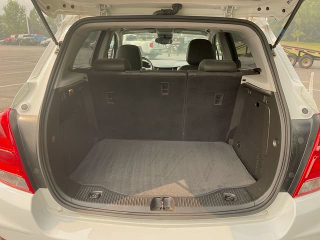 Used 2020 Chevrolet Trax LT w/ LT Convenience Package FWD image 24