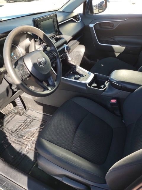 Used 2019 Toyota RAV4 LE image 10