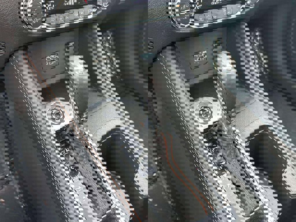 Used 2023 Nissan Sentra SR w/ SR Premium Package image 30