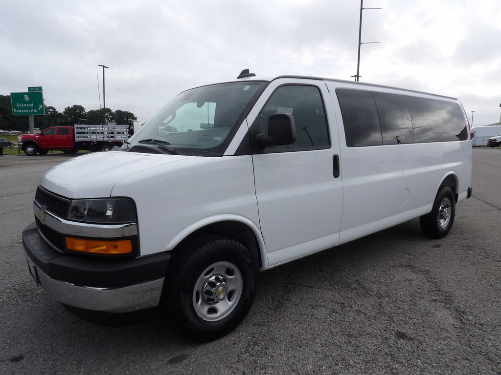 Used 2025 Chevrolet Express 3500 LT w/ LT Preferred Equipment Group RWD image 3