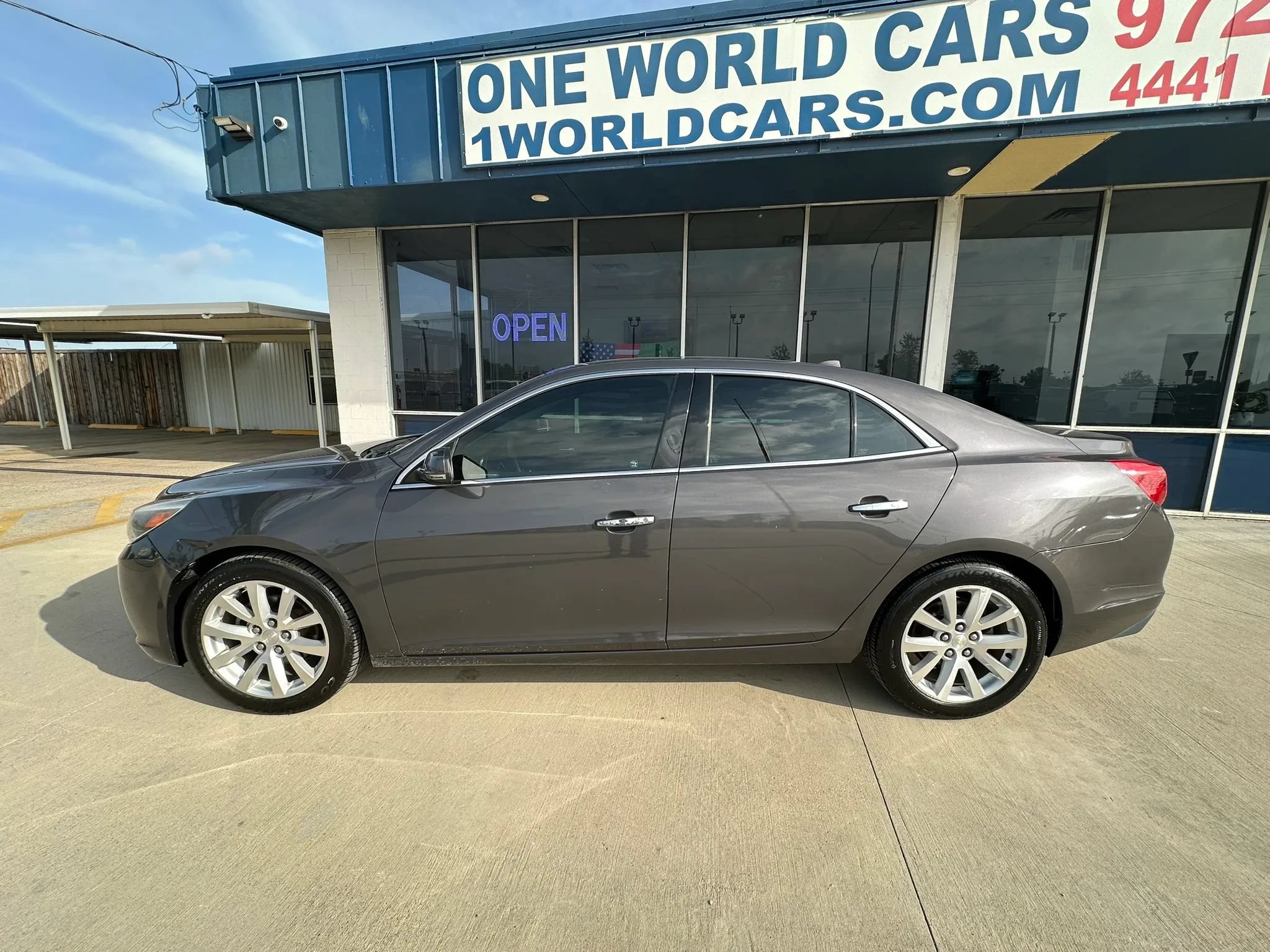Used 2013 Chevrolet Malibu LTZ FWD image 2
