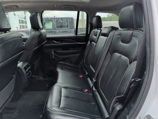 Used 2023 Jeep Grand Cherokee Limited w/ Black Appearance Package AWD/4WD image 30