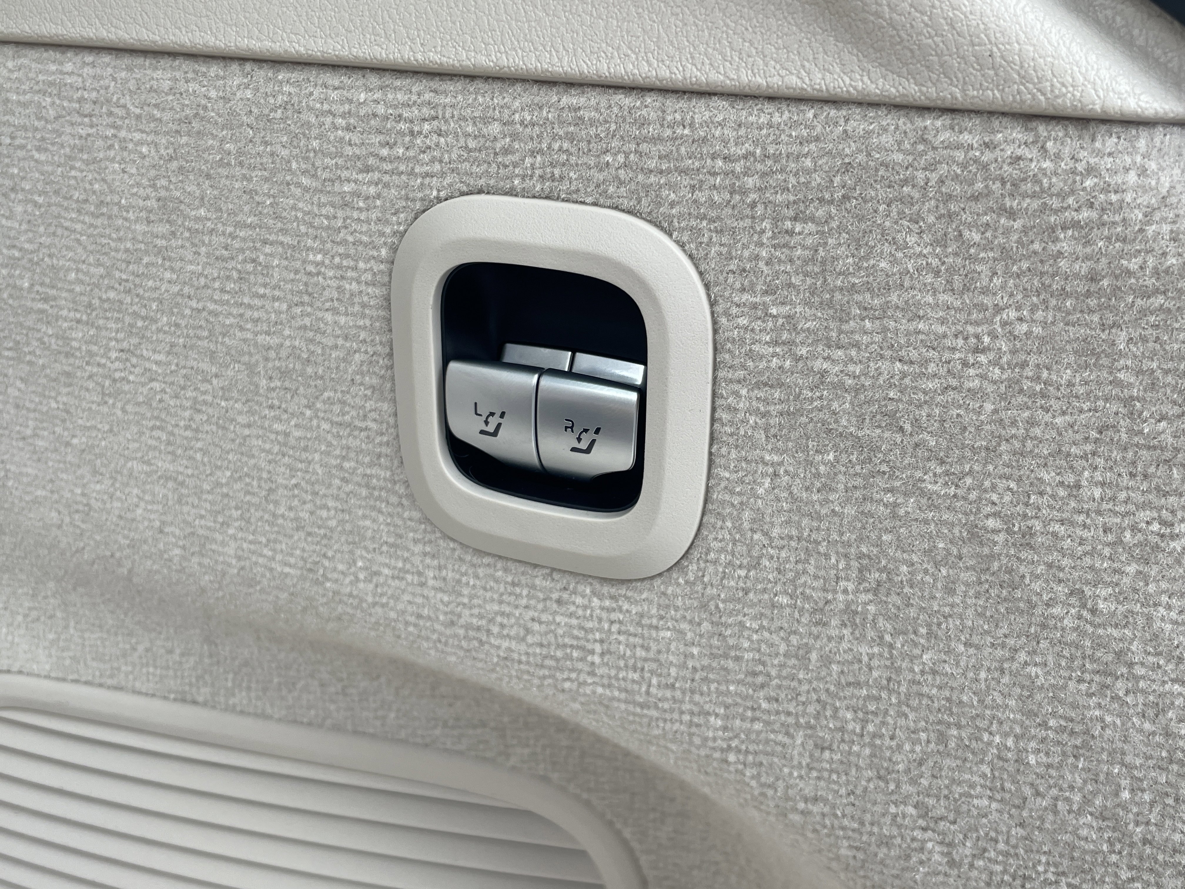 New 2026 Mercedes-Benz EQS 400 4MATIC SUV image 11