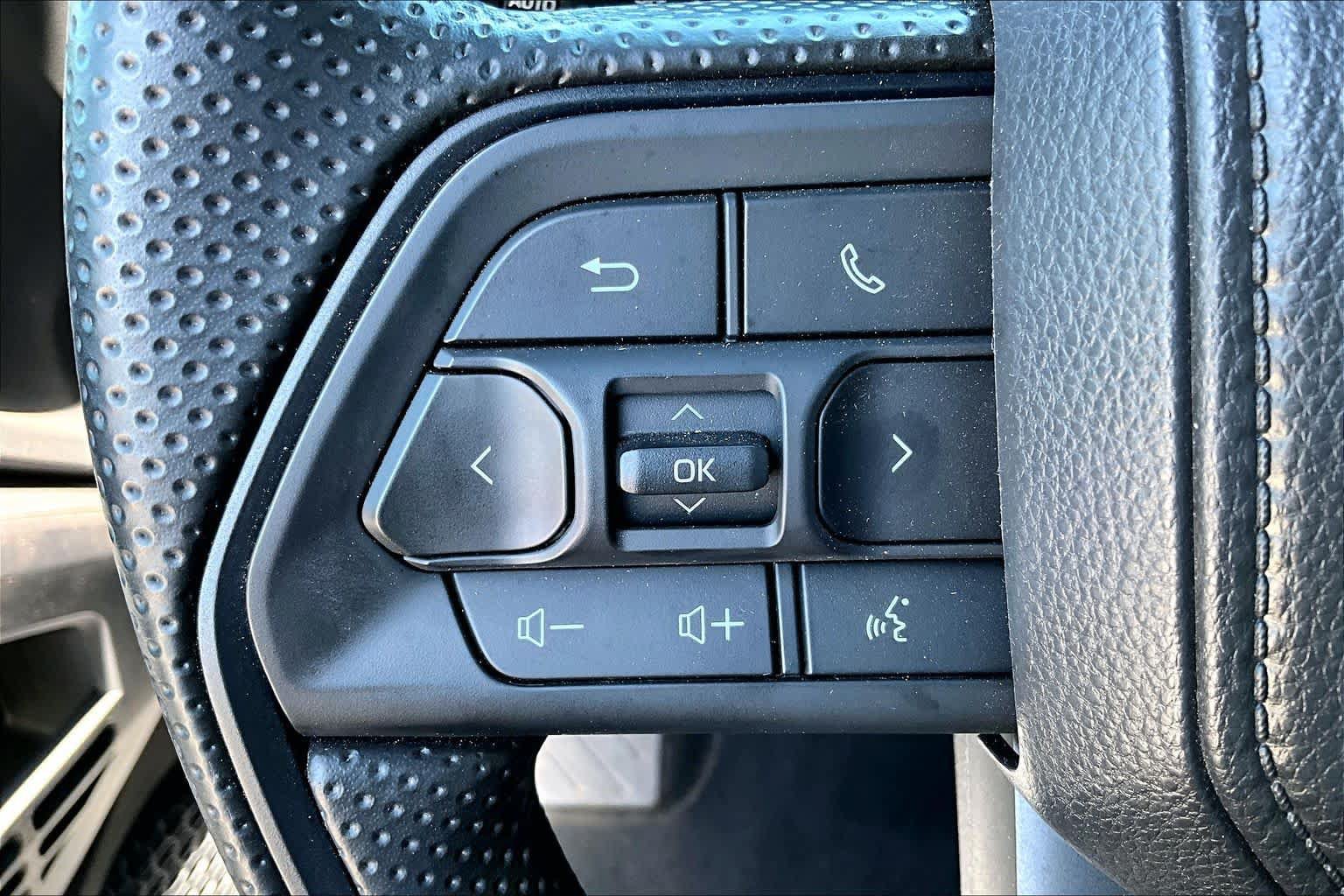 Used 2025 Toyota Tacoma SR5 AWD/4WD image 20