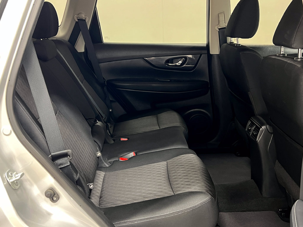 Used 2018 Nissan Rogue S AWD/4WD image 30