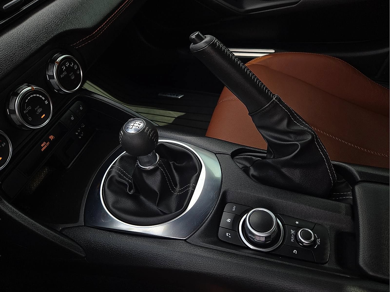 Used 2022 MAZDA MX-5 Miata Grand Touring w/ Weather Package RWD image 21