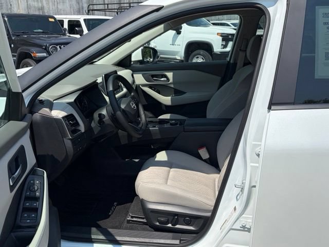 Certified 2025 Nissan Rogue SV AWD/4WD image 15