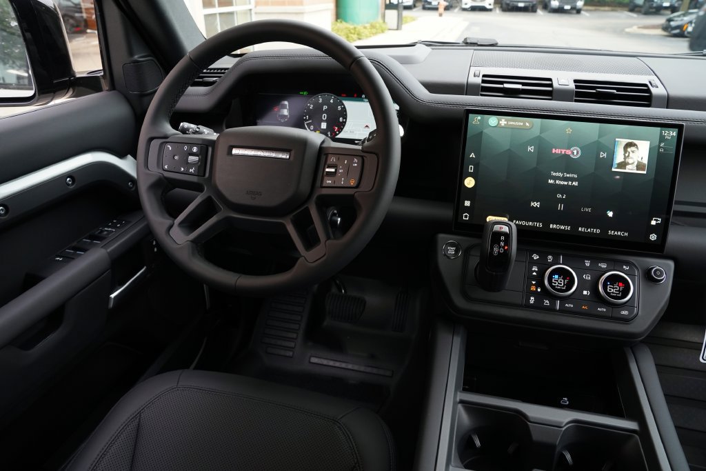 New 2026 Land Rover Defender 110 X-Dynamic SE AWD/4WD image 15