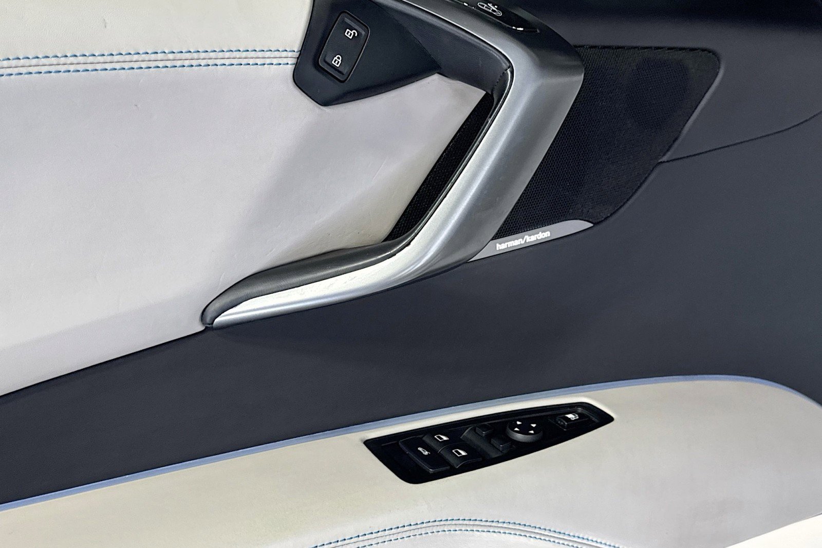 Used 2015 BMW i8 image 16