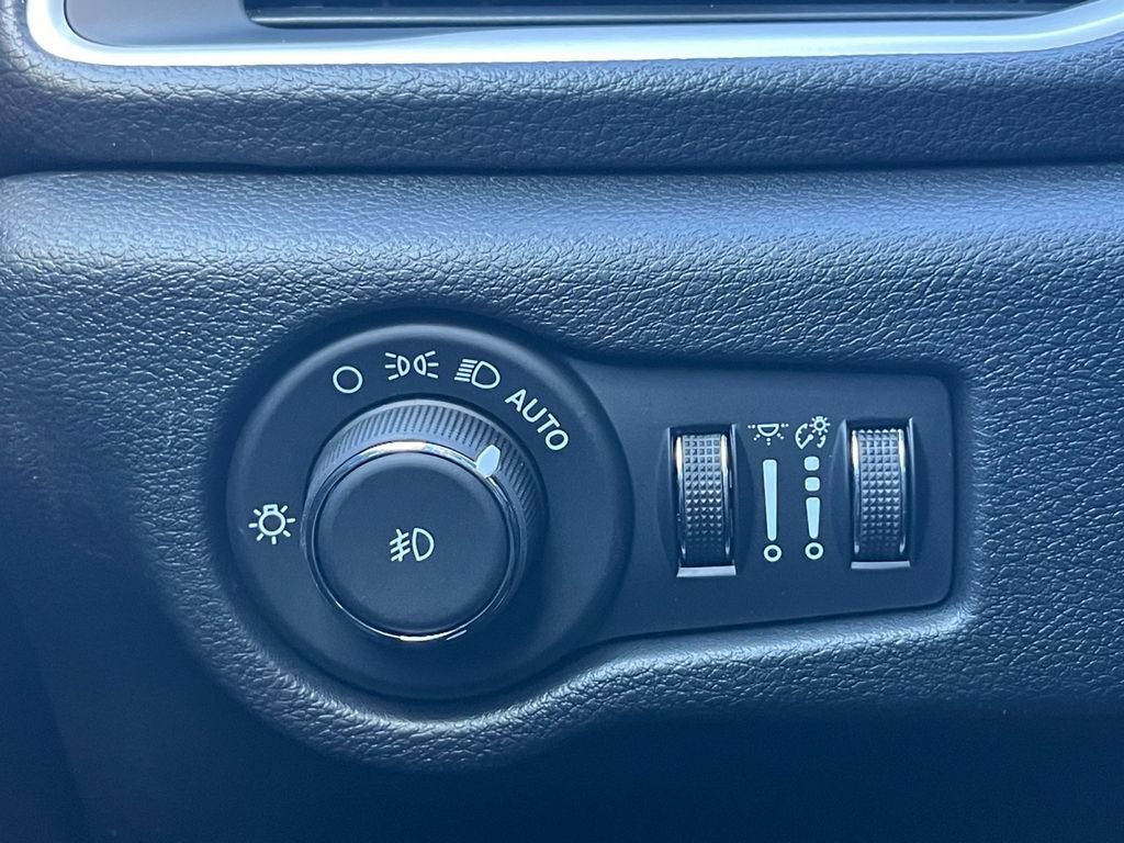 New 2026 Chrysler Pacifica Select FWD image 12