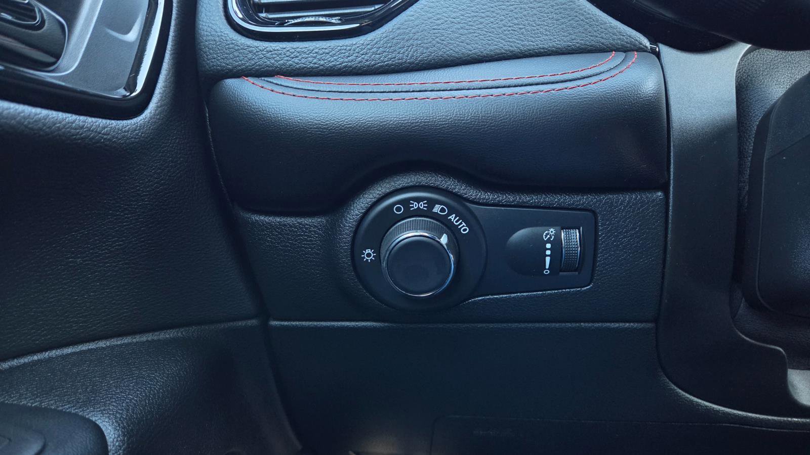 Used 2023 Dodge Durango GT image 25