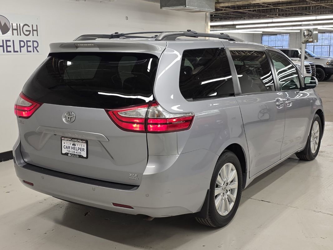 Used 2017 Toyota Sienna XLE Premium image 23