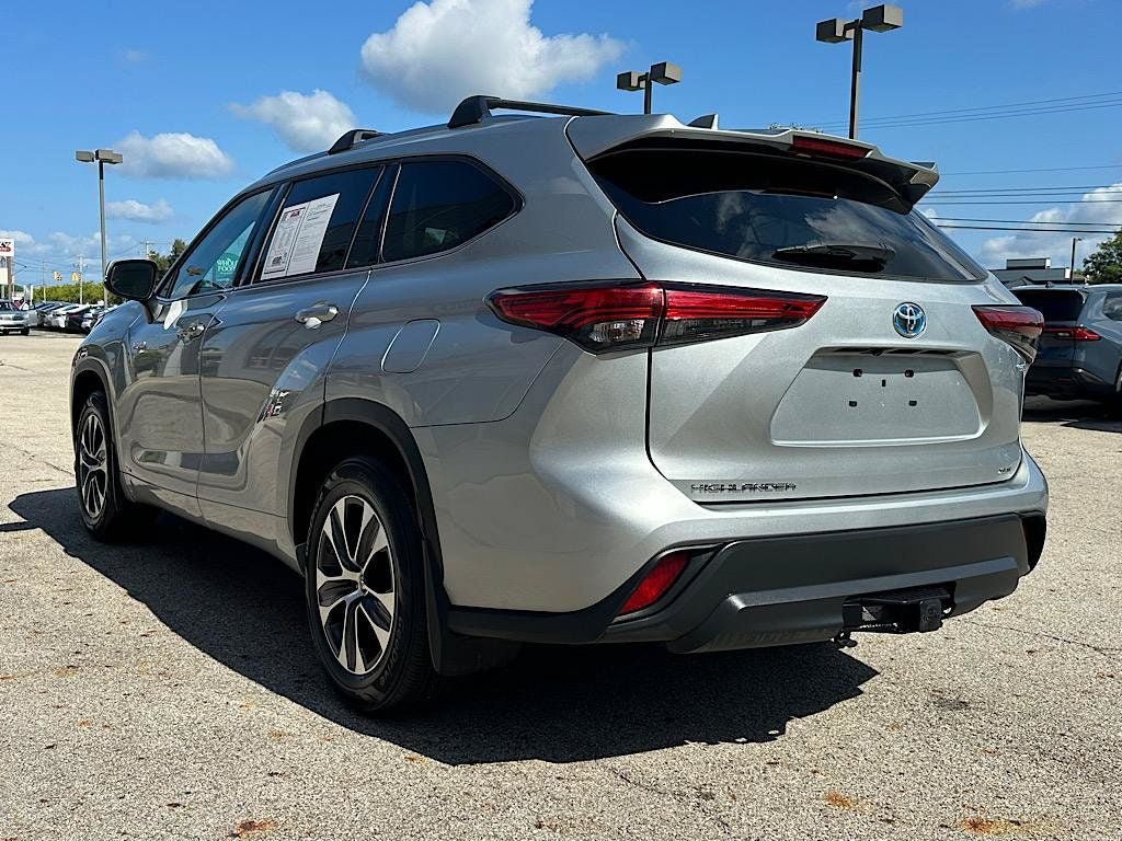 Certified 2020 Toyota Highlander XLE AWD/4WD image 3