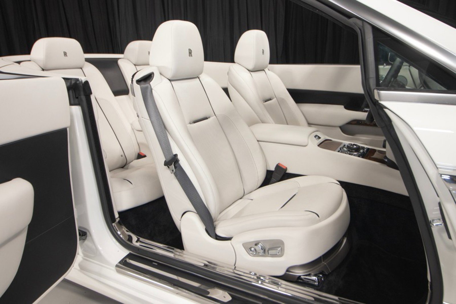 Used 2017 Rolls-Royce Dawn image 55