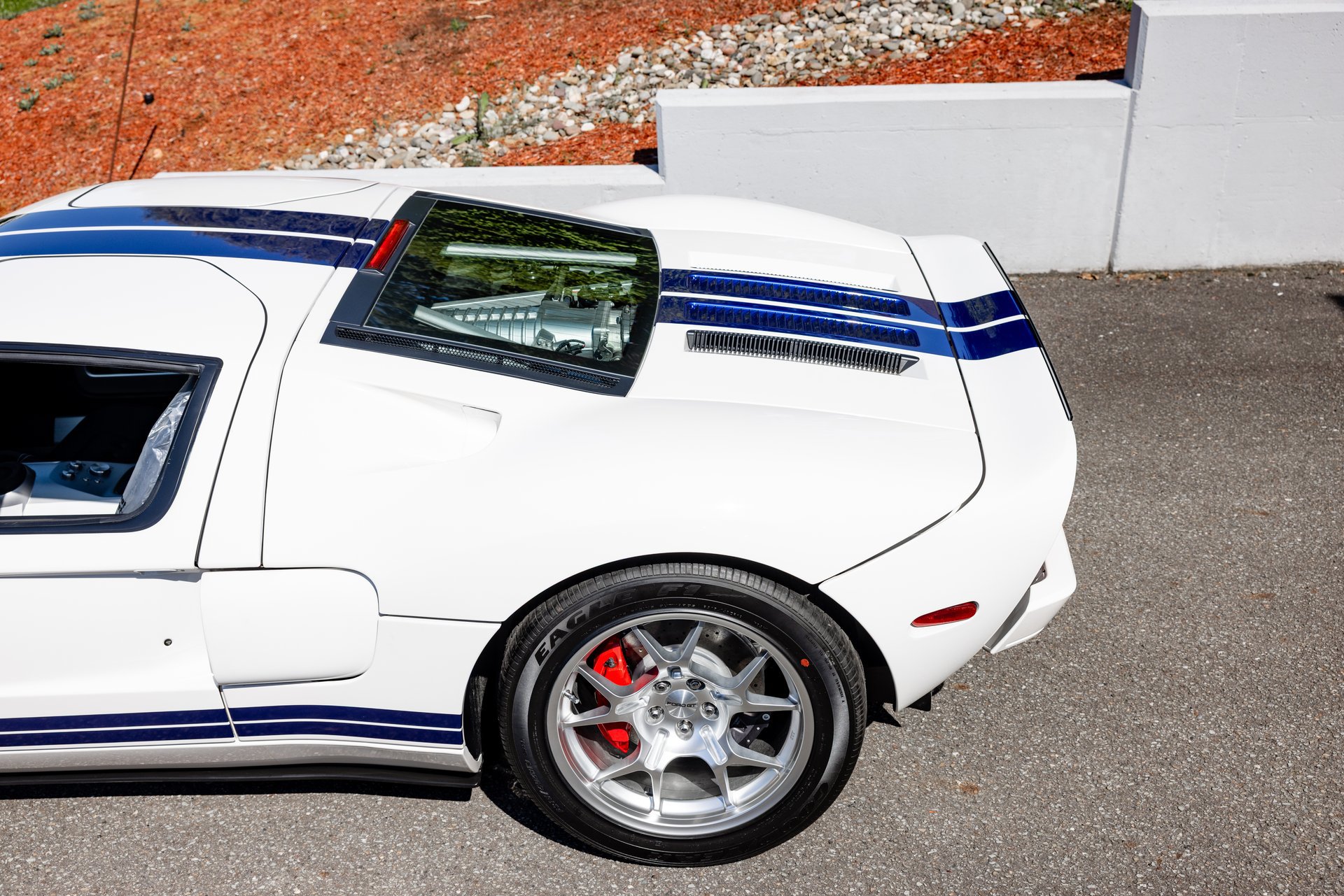 Used 2006 Ford GT RWD image 39