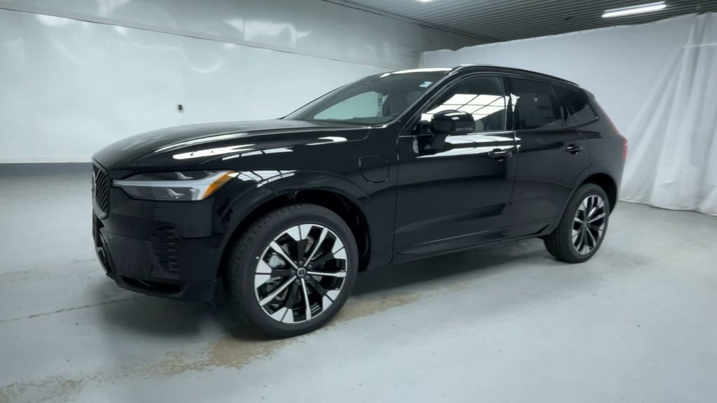 New 2026 Volvo XC60 T8 Plus w/ Protection Package Premier image 18