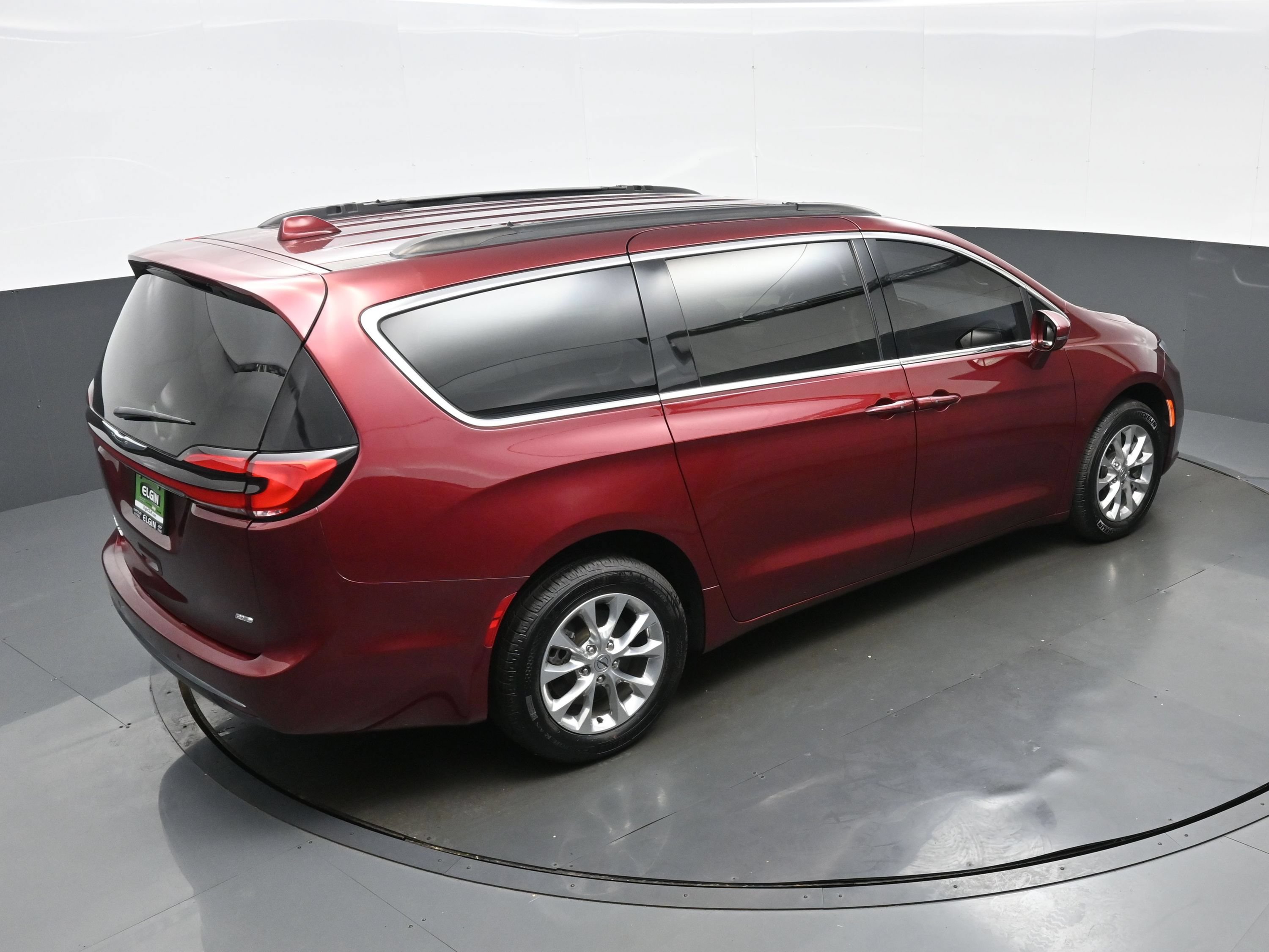 Used 2022 Chrysler Pacifica Touring-L AWD/4WD image 40