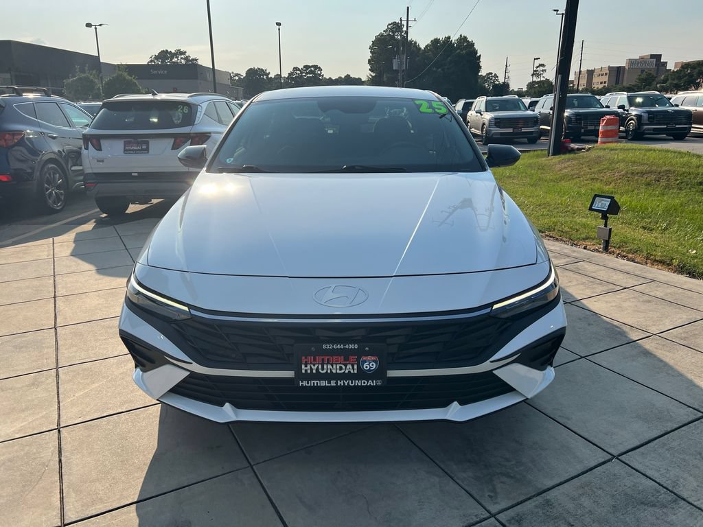Certified 2025 Hyundai Elantra Sport FWD image 2