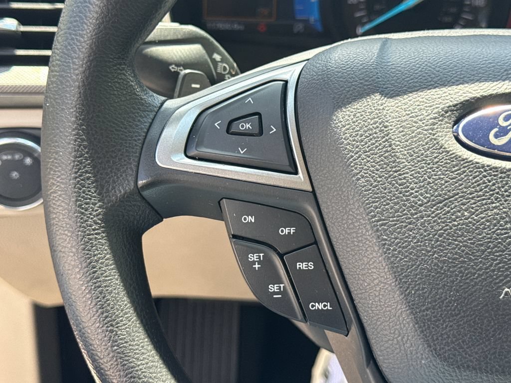 Used 2017 Ford Fusion SE w/ Fusion SE Technology Package FWD image 29