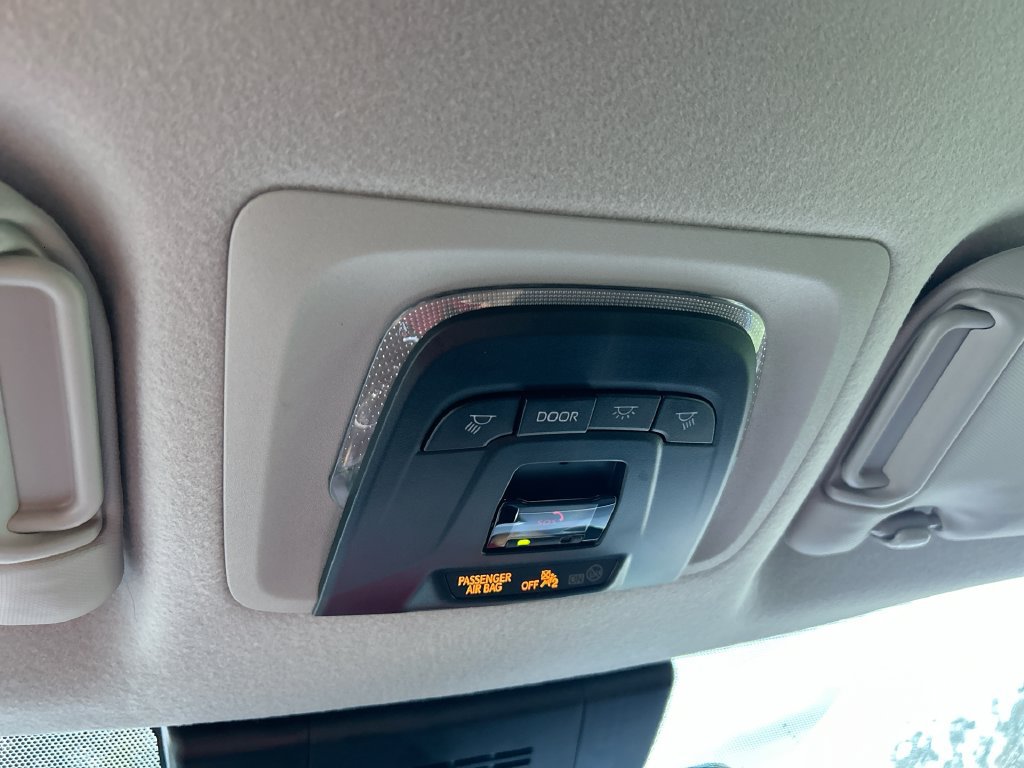 Used 2025 Toyota Corolla Cross LE FWD image 27