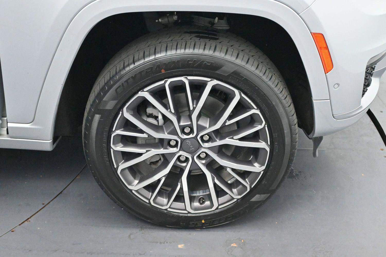 Used 2023 Jeep Grand Cherokee L Summit image 37