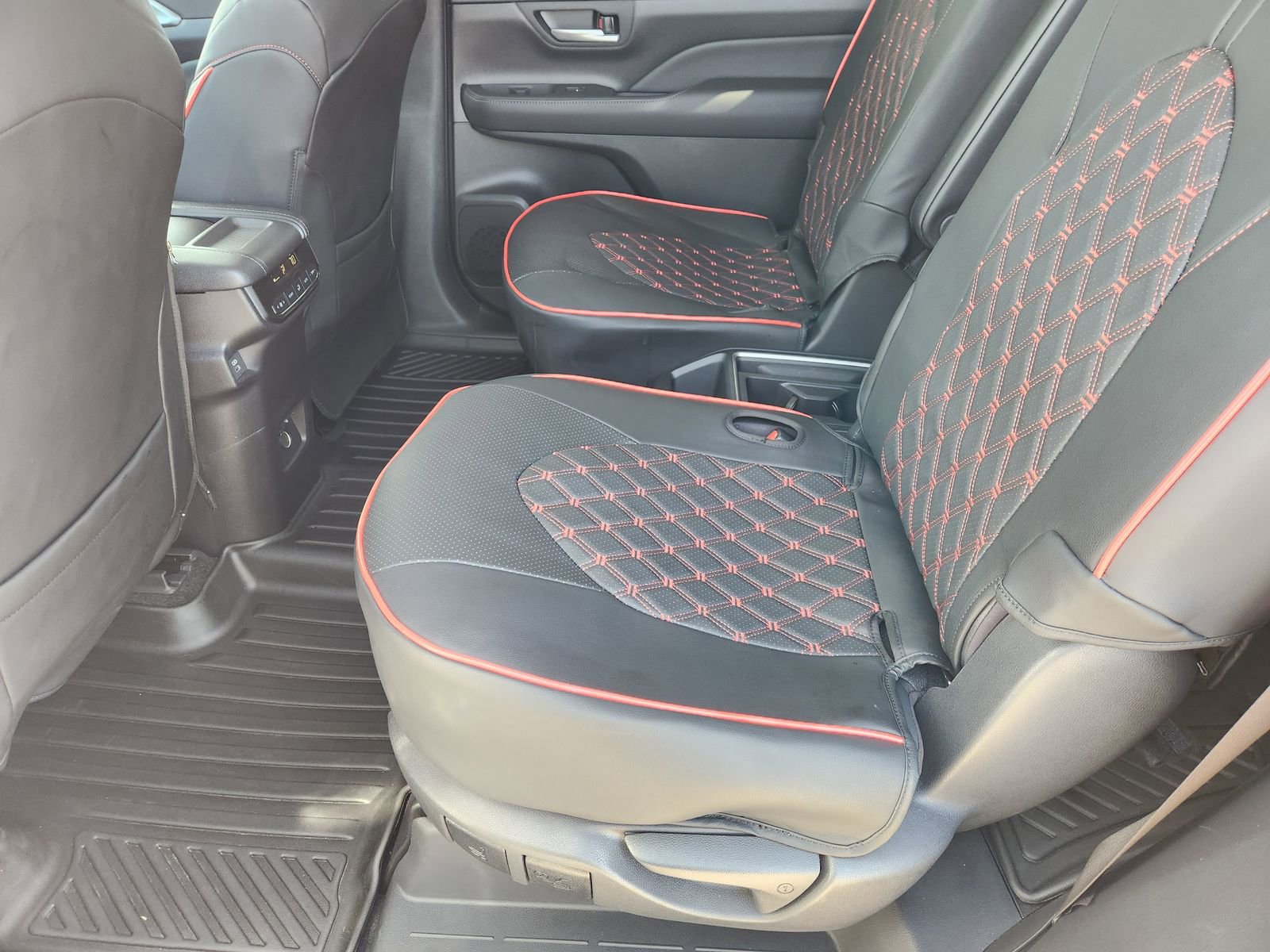 Used 2025 Toyota Grand Highlander AWD image 33