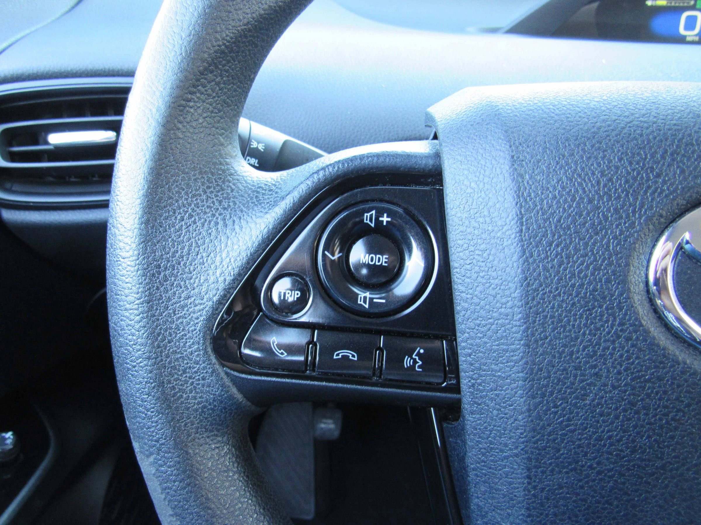 Used 2022 Toyota Prius LE image 14