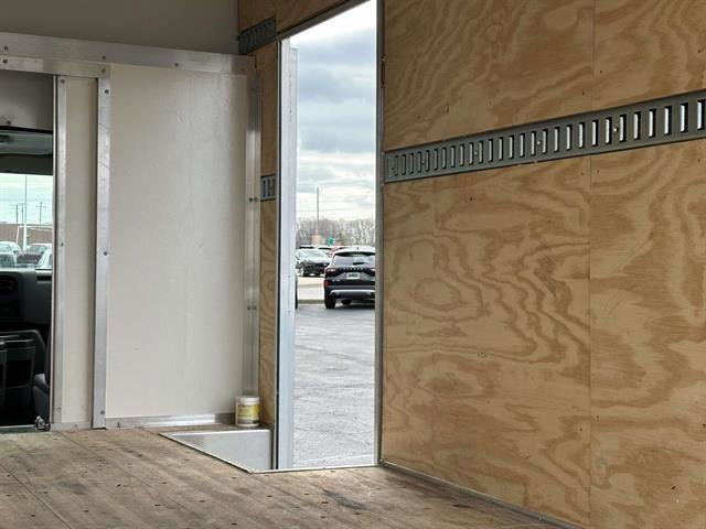 Used 2025 Ford E-350 and Econoline 350 Super Duty w/ Driver's Safety Package RWD image 16