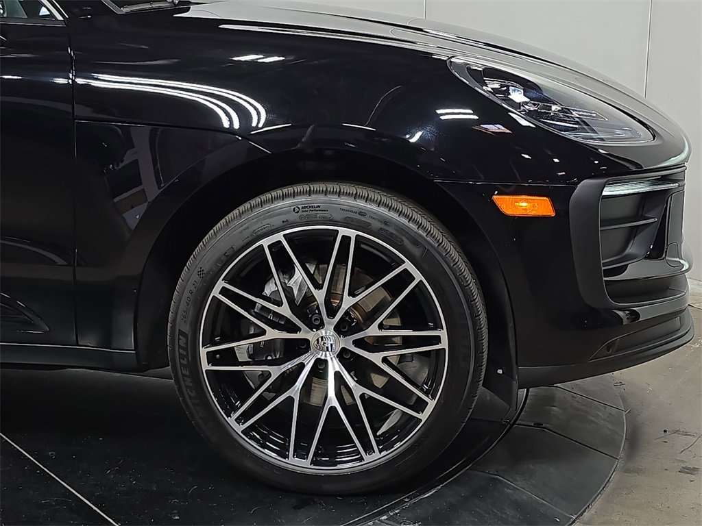 Used 2025 Porsche Macan image 11