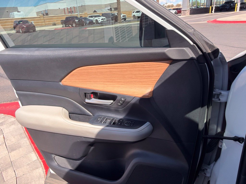 Used 2024 Toyota Grand Highlander FWD image 12