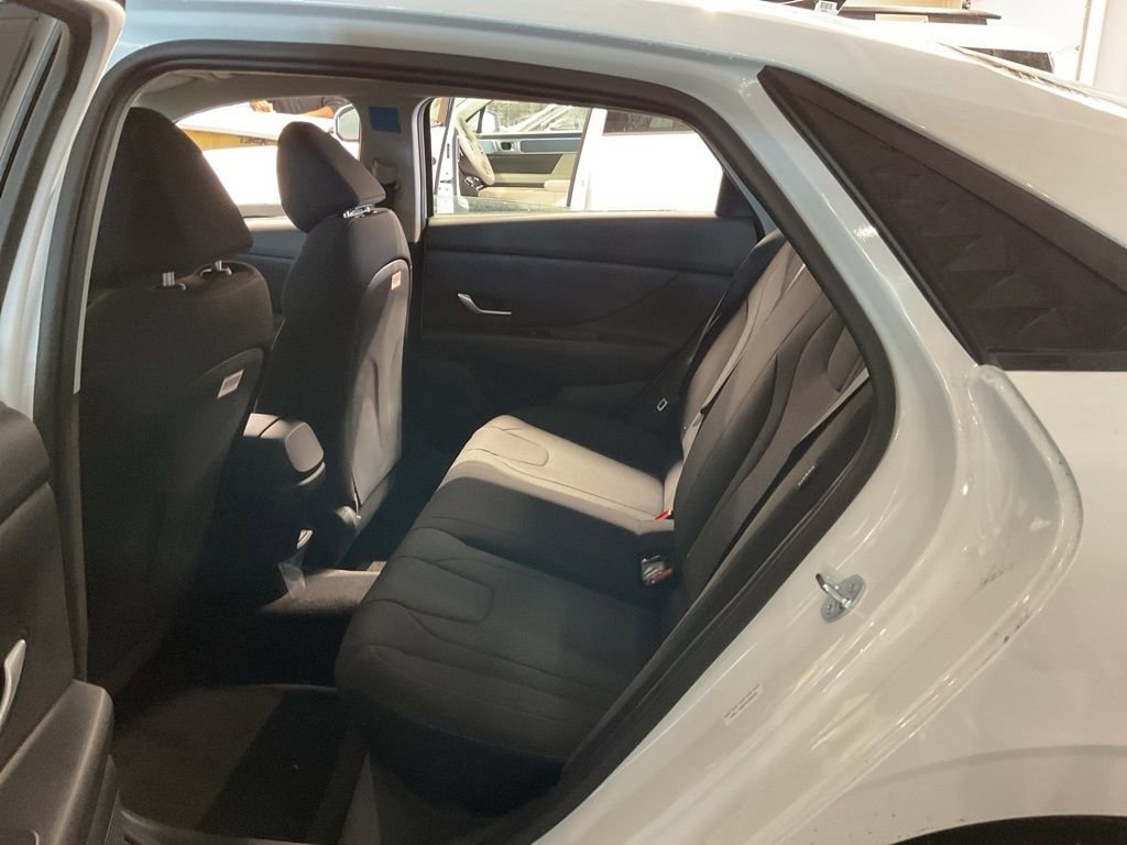 New 2026 Hyundai Elantra SE w/ Cargo Package image 16