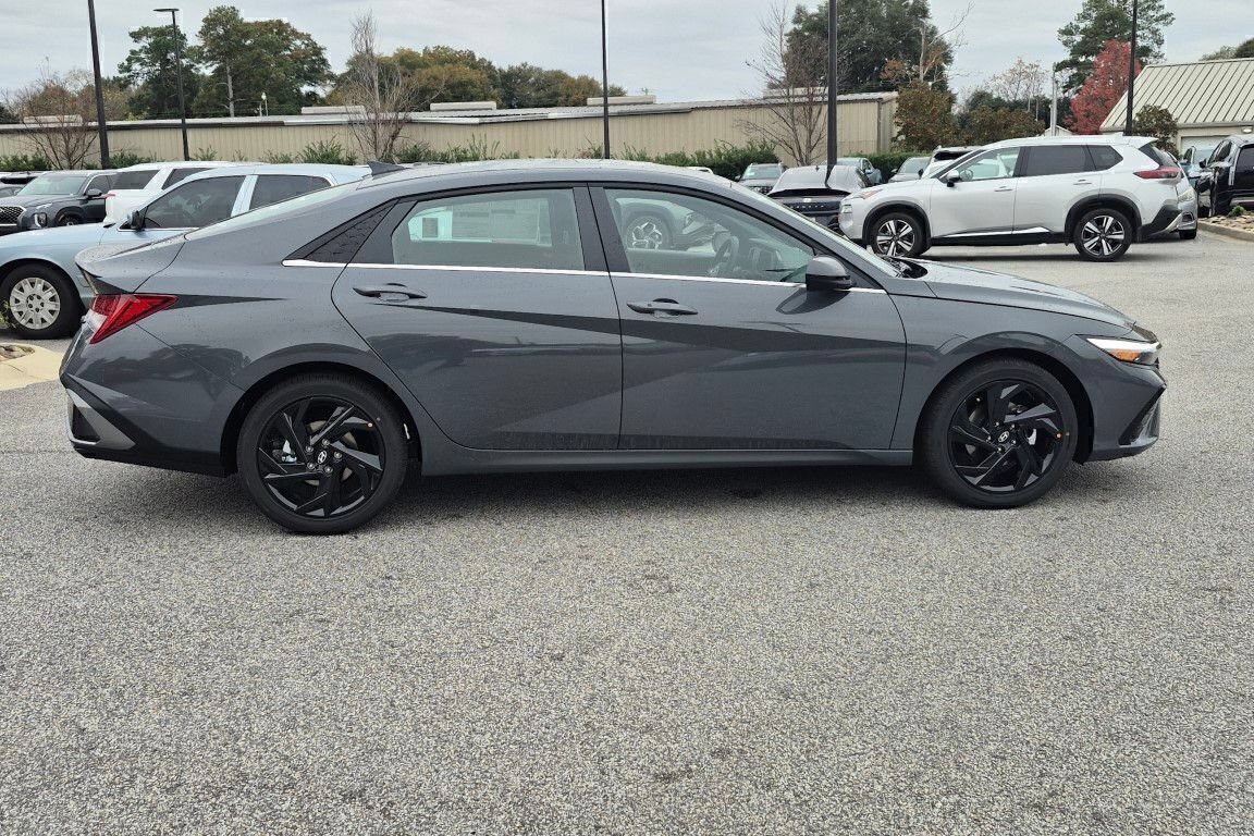 New 2026 Hyundai Elantra SEL Sport Premium FWD image 4