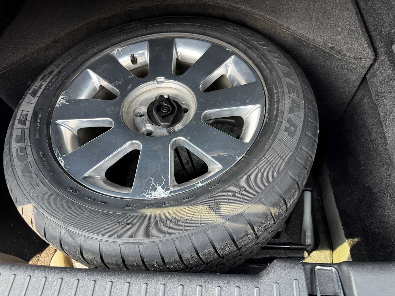 Used 2013 Lincoln MKT AWD image 12