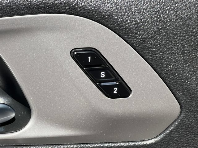 Used 2025 Chrysler Pacifica Select w/ Uconnect Theater Family Group AWD/4WD image 18