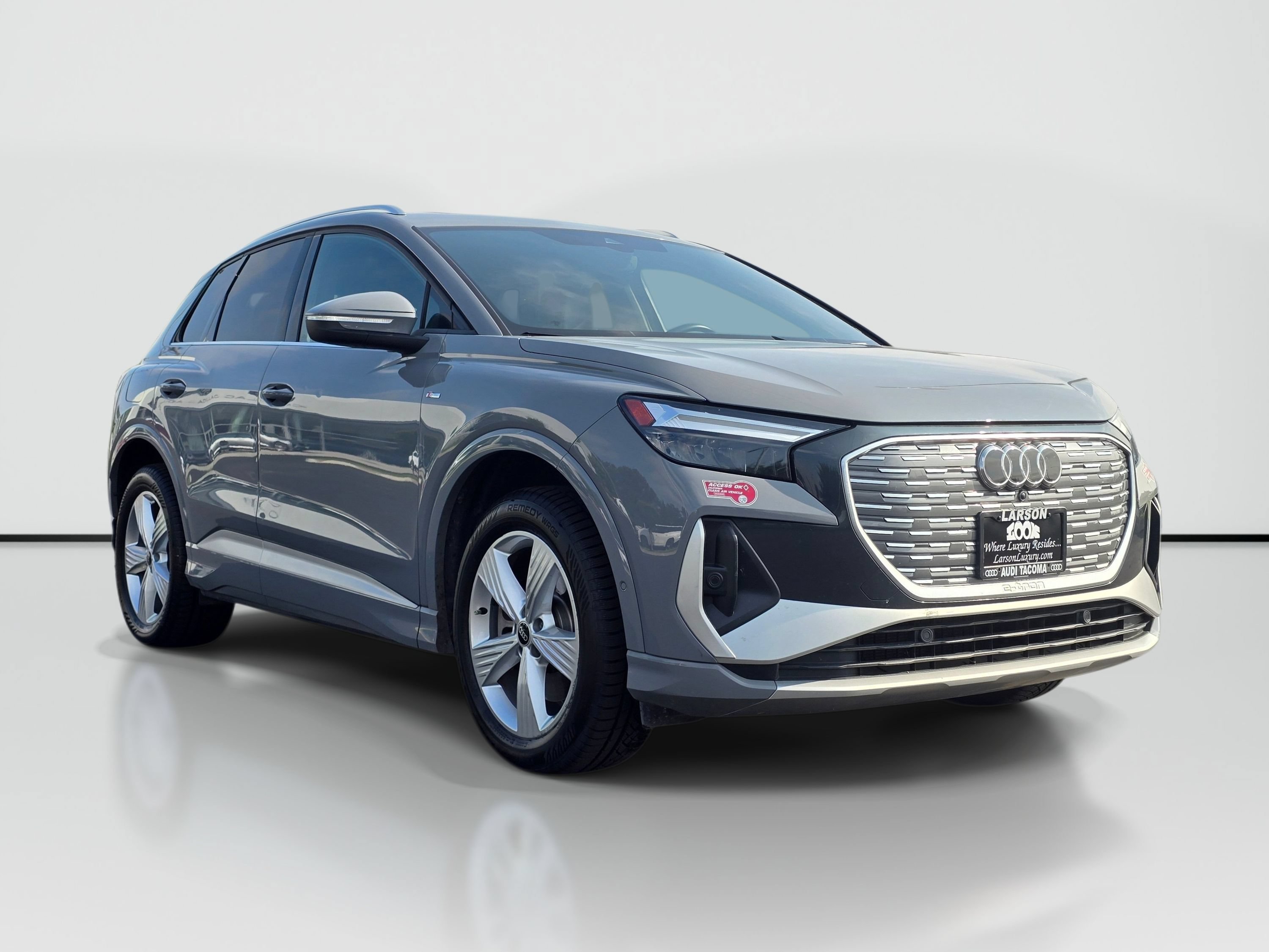 Used 2023 Audi Q4 e-tron Premium Plus w/ Premium Plus AWD/4WD image 7
