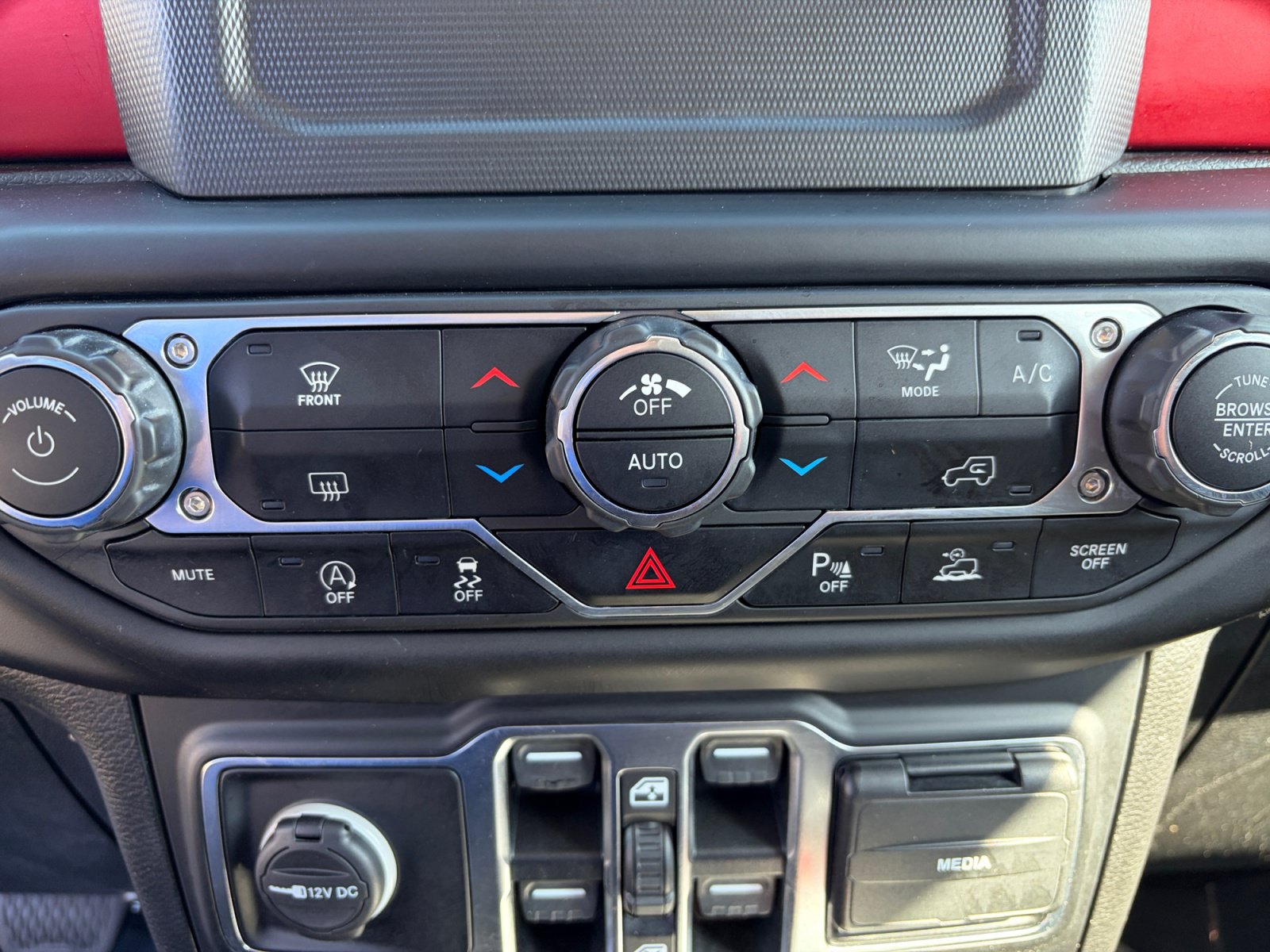 Used 2021 Jeep Wrangler Unlimited Rubicon w/ LED Lighting Group AWD/4WD image 21