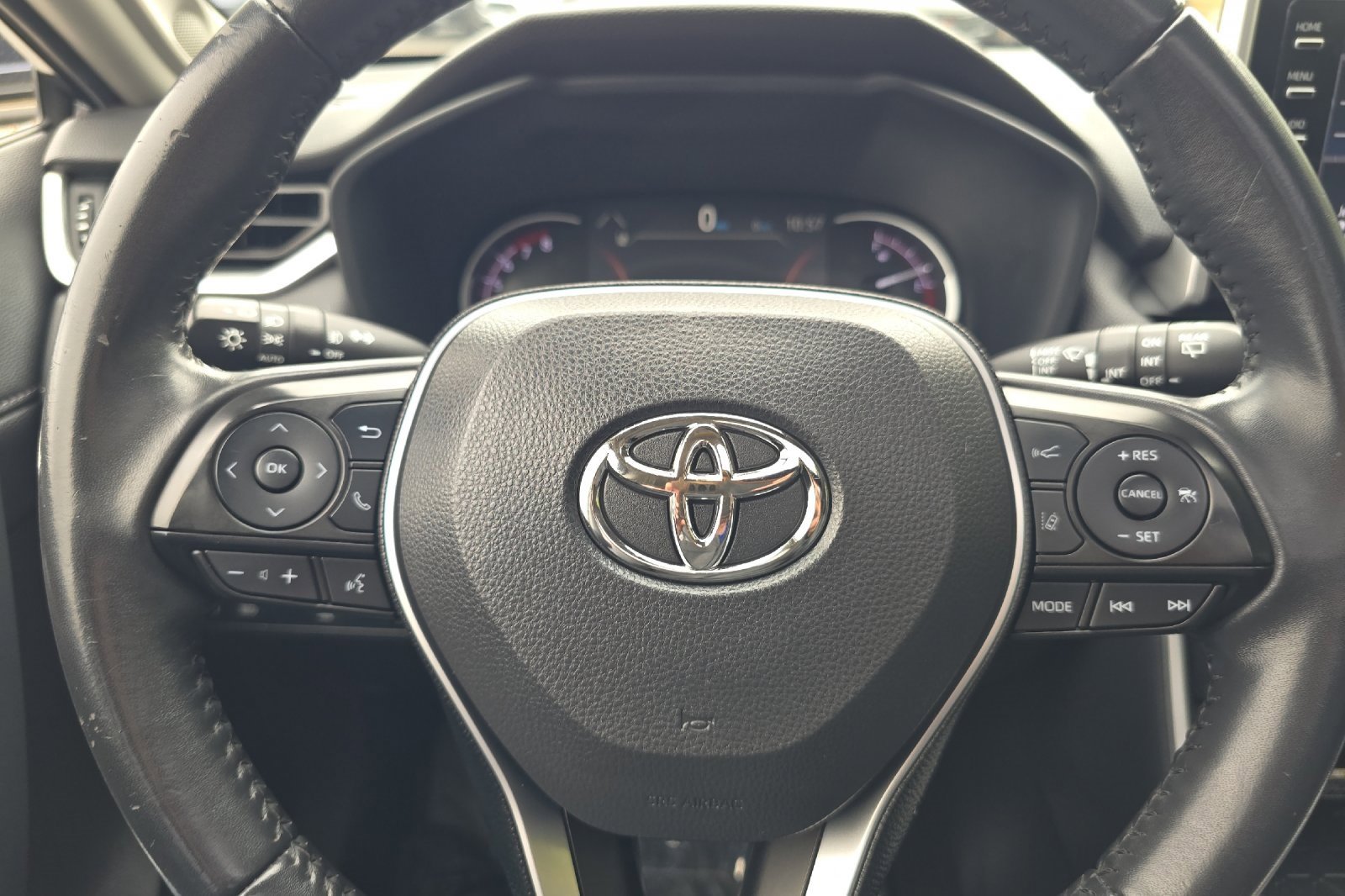 Used 2019 Toyota RAV4 Limited image 23