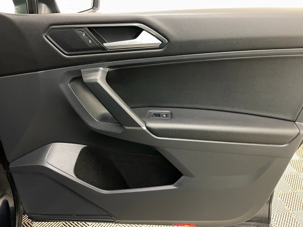 Used 2018 Volkswagen Tiguan SEL image 37