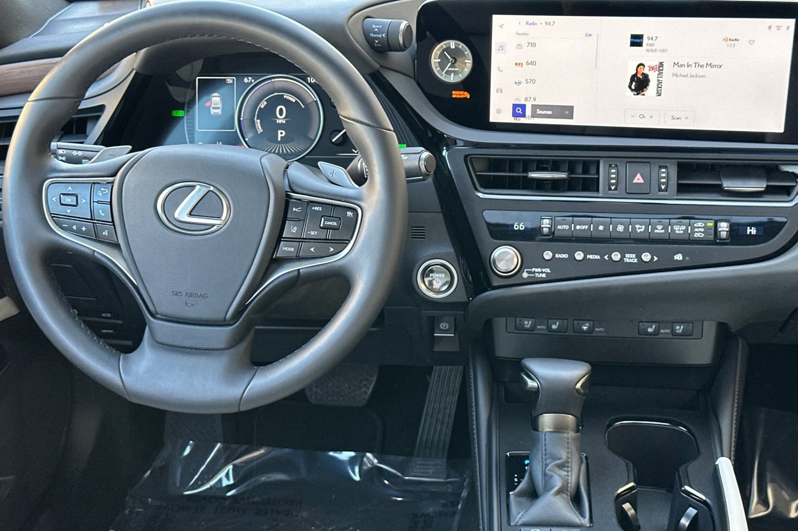 Certified 2025 Lexus ES 300h w/ Premium Package image 4